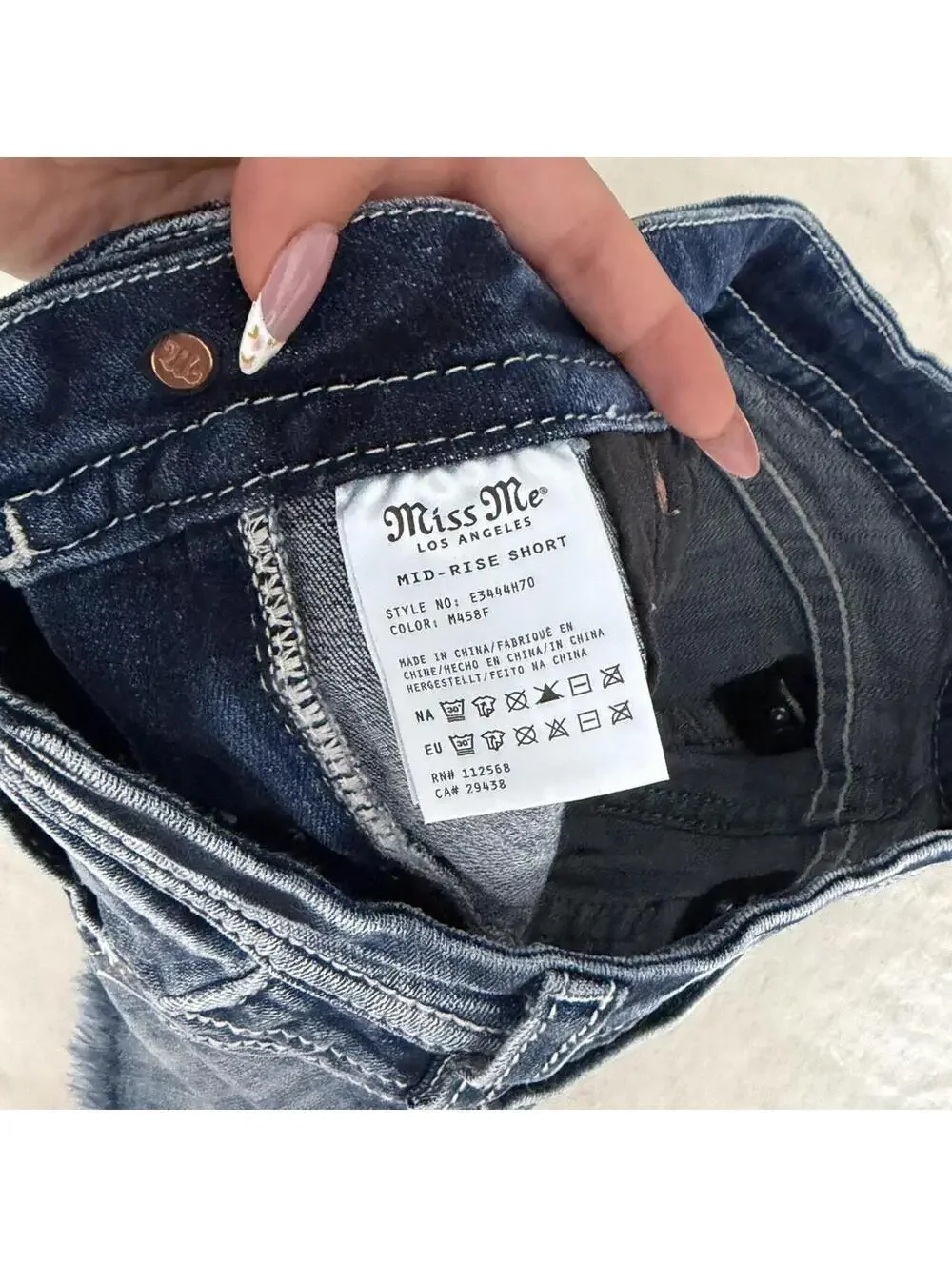 Miss Me Distressed Denim Shorts - Picture 4 of 7